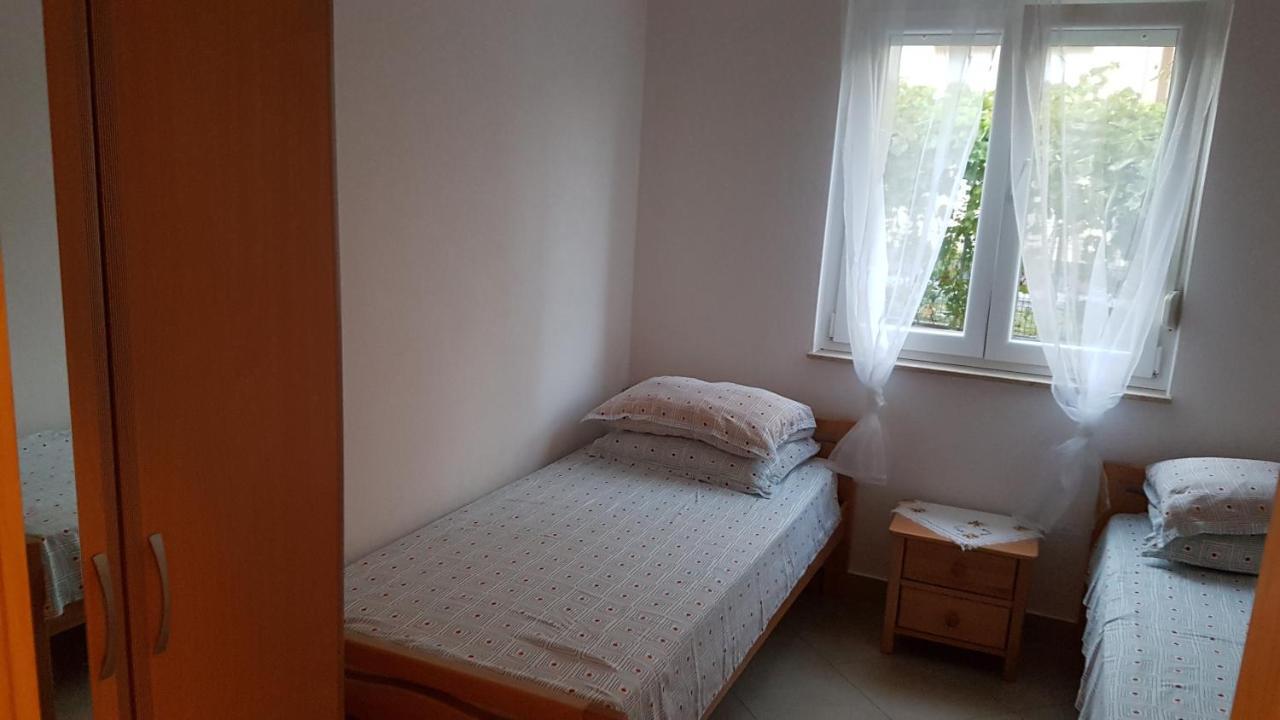 Apartmani Lovric Kastela Bagian luar foto